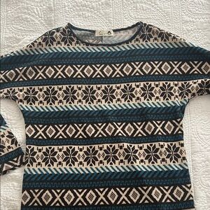 Geometric Pattern Crew Neck Sweater Tunic length Great with leggings!